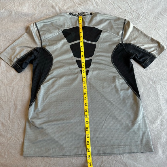 Nike Pro Combat Hypercool 2.0 Fitted Dri-FIT Short Sleeve Top - Medium - Picture 4 of 7